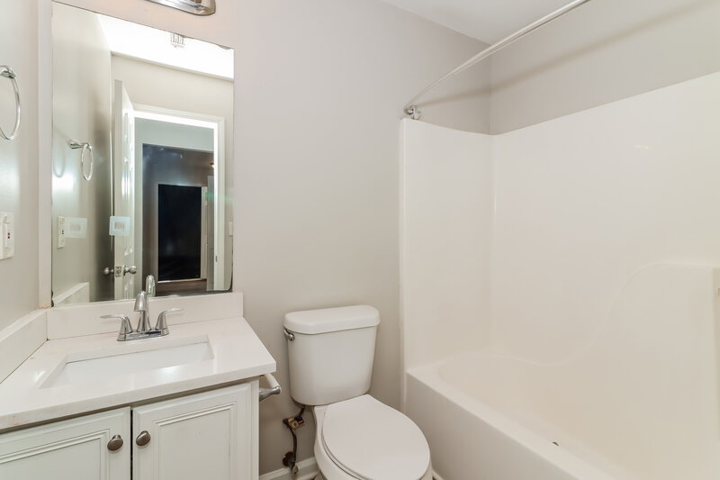 2,555/Mo, 450 Boxelder Rd Atlanta, GA 30349 Bathroom View