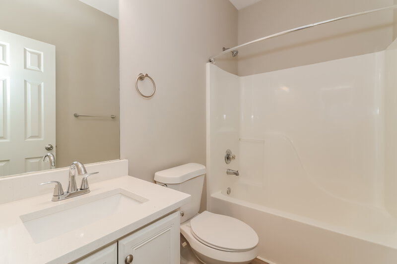 2,555/Mo, 450 Boxelder Rd Atlanta, GA 30349 Bathroom View 2