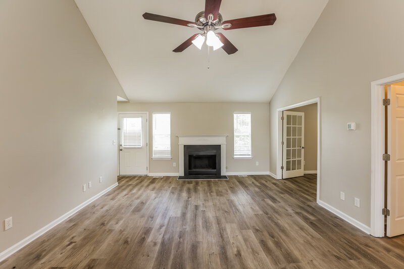 3,170/Mo, 7388 Elm Ridge Ct Douglasville, GA 30134 Living Room View 2