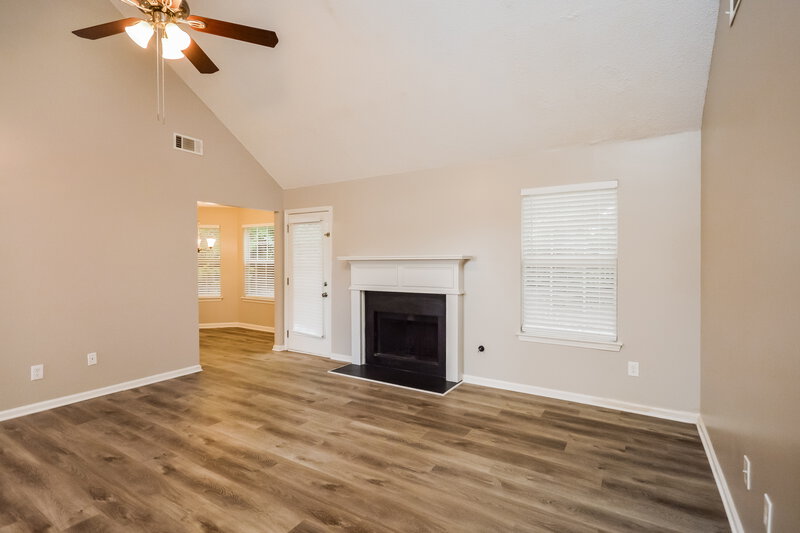 2,580/Mo, 10662 Village Lndg Jonesboro, GA 30238 Living Room View