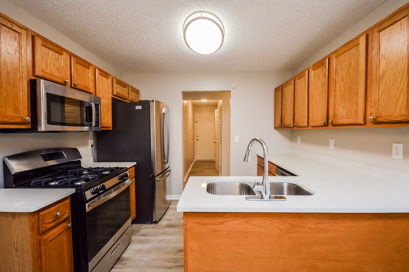 2,580/Mo, 10662 Village Lndg Jonesboro, GA 30238 Kitchen View 2
