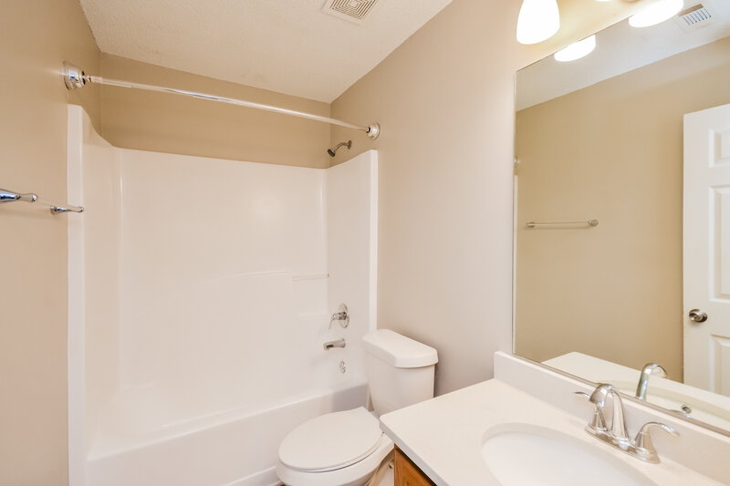2,580/Mo, 10662 Village Lndg Jonesboro, GA 30238 Bathroom View