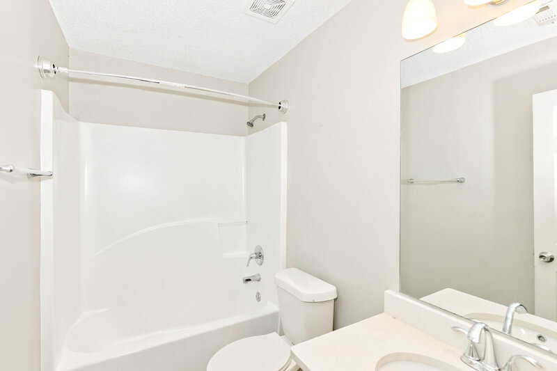 1,940/Mo, 10662 Village Lndg Jonesboro, GA 30238 Bathroom View