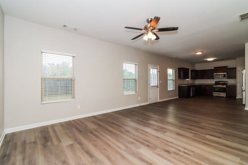 0/Mo, 167 Aberdeen Way Dallas, GA 30132 Living Room View