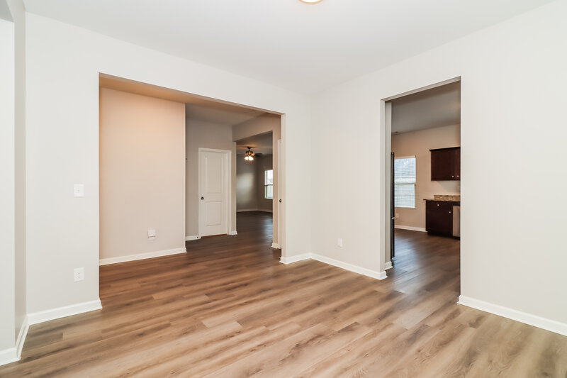 0/Mo, 167 Aberdeen Way Dallas, GA 30132 Living Room View 2