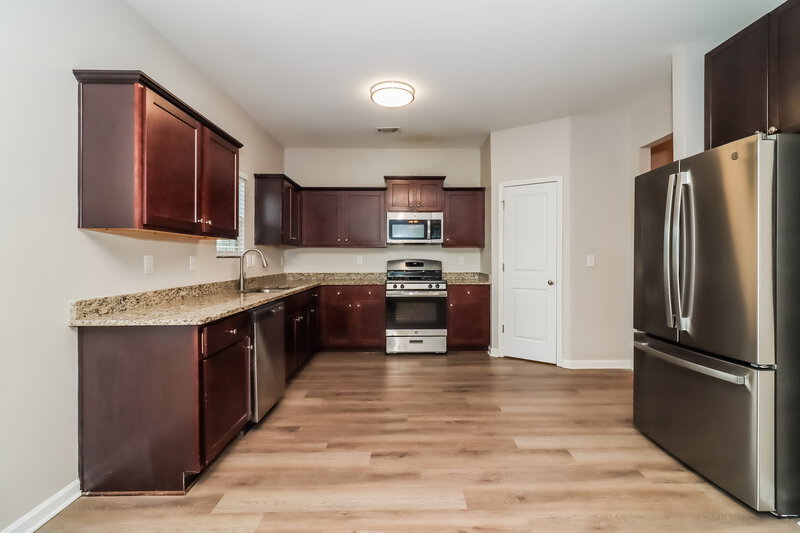 0/Mo, 167 Aberdeen Way Dallas, GA 30132 Kitchen View