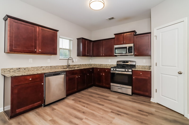 0/Mo, 167 Aberdeen Way Dallas, GA 30132 Kitchen View 2