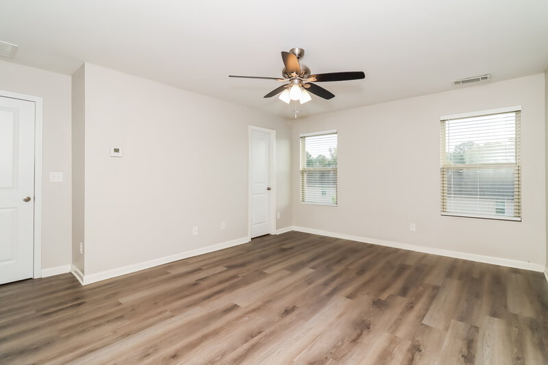 0/Mo, 167 Aberdeen Way Dallas, GA 30132 Main Bedroom View