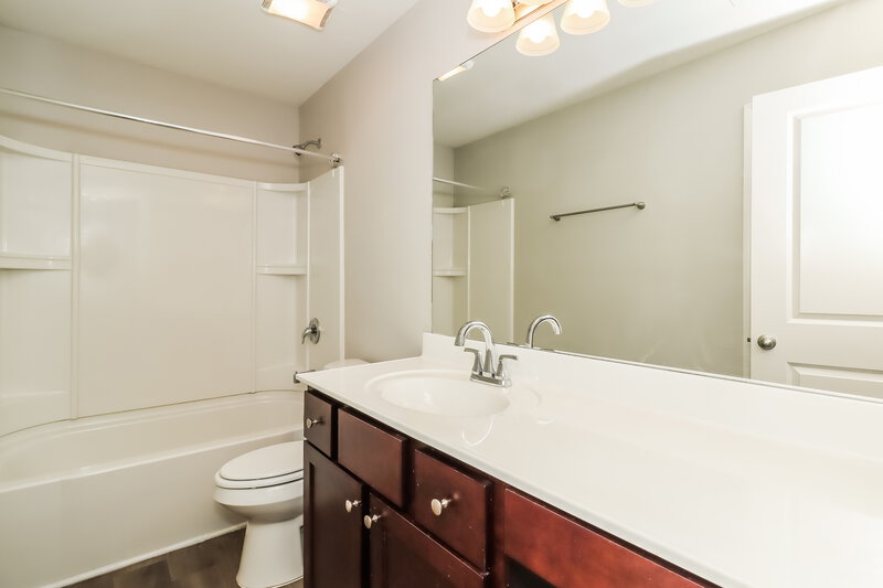 0/Mo, 167 Aberdeen Way Dallas, GA 30132 Bathroom View