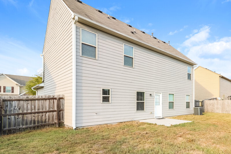 0/Mo, 167 Aberdeen Way Dallas, GA 30132 Rear View