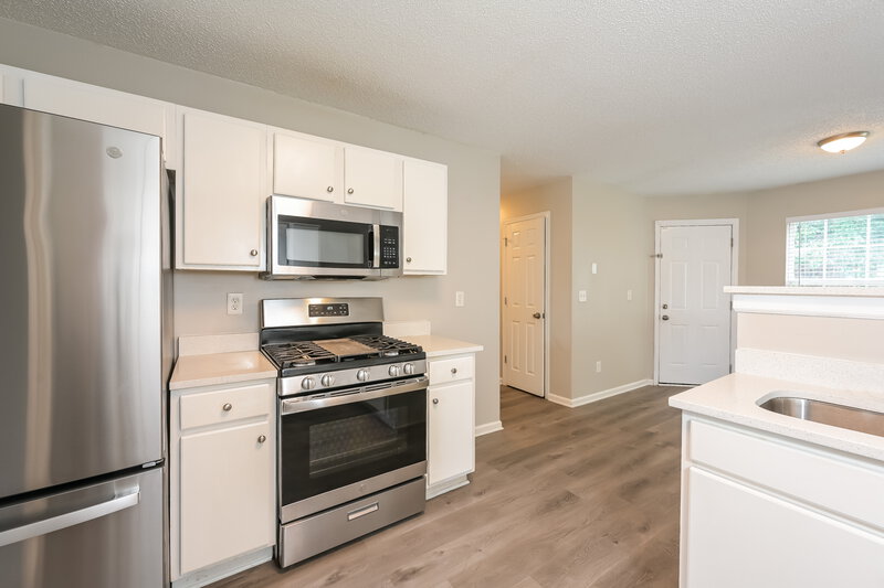 2,410/Mo, 4178 Donna Way Lithonia, GA 30038 Kitchen View