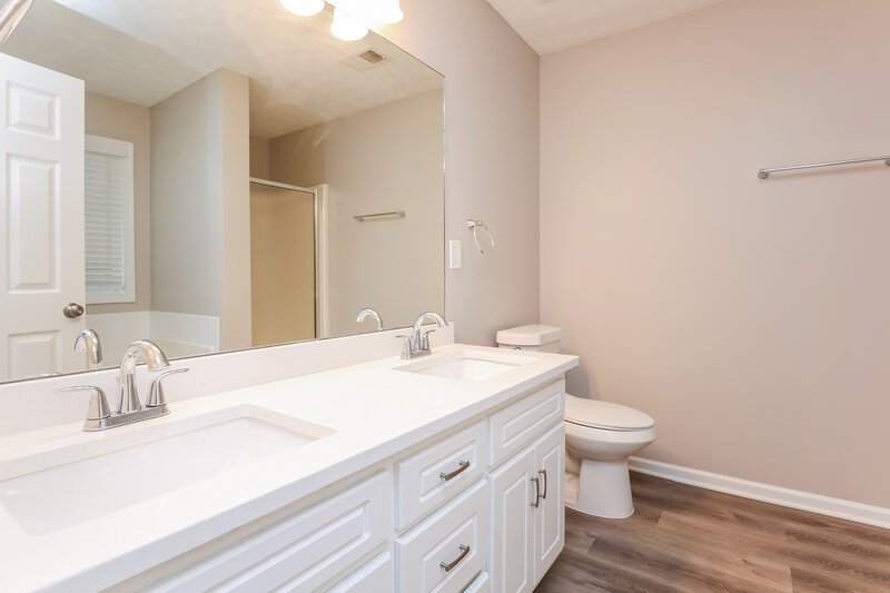 1,930/Mo, 95 Hallmark Lane Covington, GA 30014 Main Bathroom View
