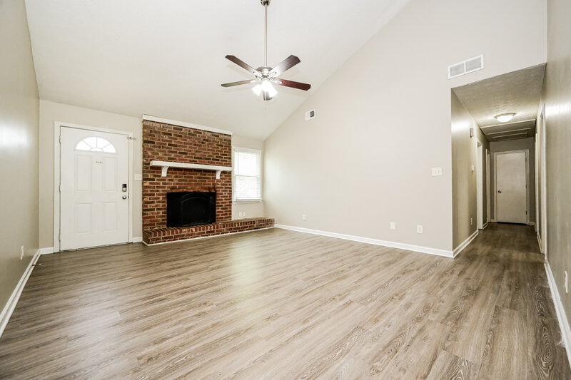 1,740/Mo, 417 Willow Ct SE Conyers, GA 30094 Living Room View