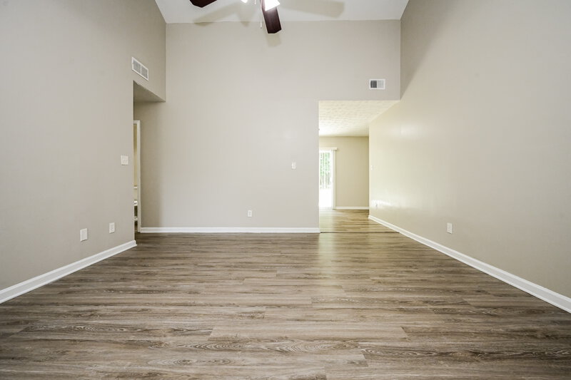 1,740/Mo, 417 Willow Ct SE Conyers, GA 30094 Living Room View 2