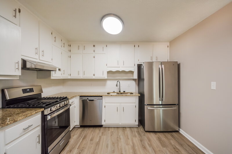 1,795/Mo, 417 Willow Ct SE Conyers, GA 30094 Kitchen View