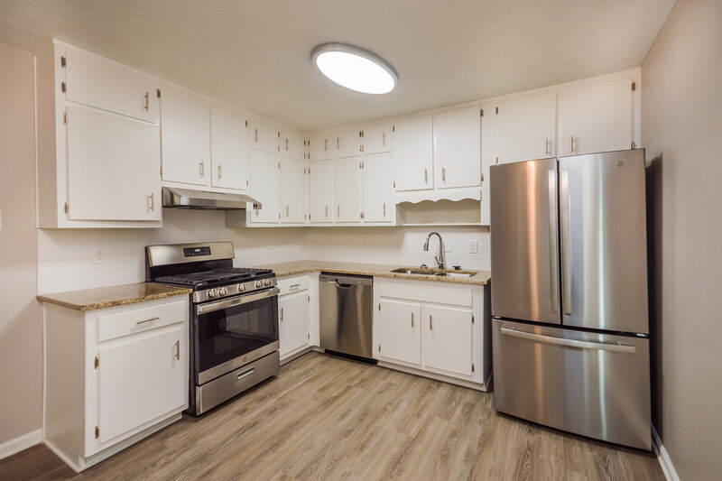 1,795/Mo, 417 Willow Ct SE Conyers, GA 30094 Kitchen View 2