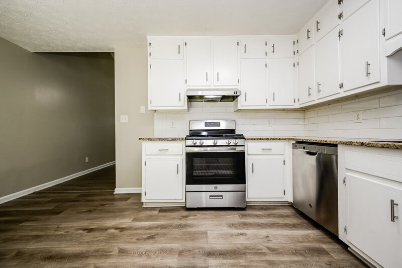 1,740/Mo, 417 Willow Ct SE Conyers, GA 30094 Kitchen View 2