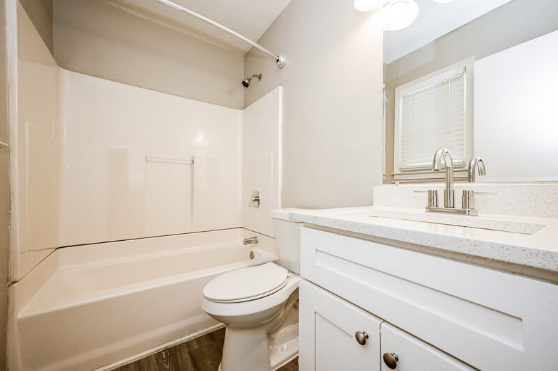 1,740/Mo, 417 Willow Ct SE Conyers, GA 30094 Main Bathroom View