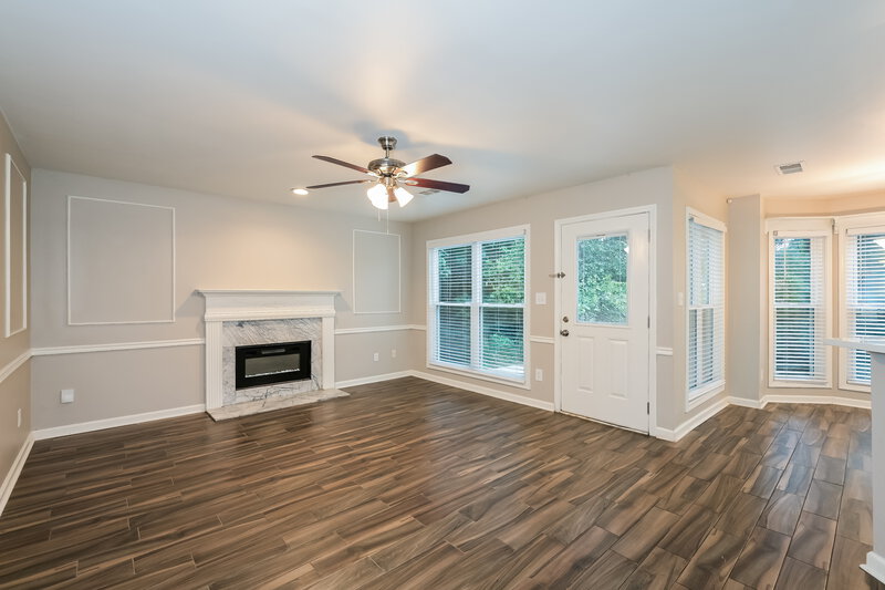 2,340/Mo, 655 Suwanee Lakes Cir Suwanee, GA 30024 Living Room View 2