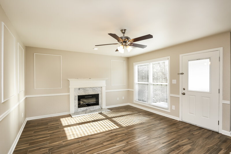 2,385/Mo, 655 Suwanee Lakes Cir Suwanee, GA 30024 Living Room View 3