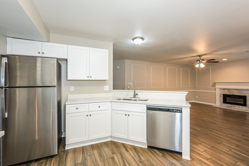 2,340/Mo, 655 Suwanee Lakes Cir Suwanee, GA 30024 Kitchen View