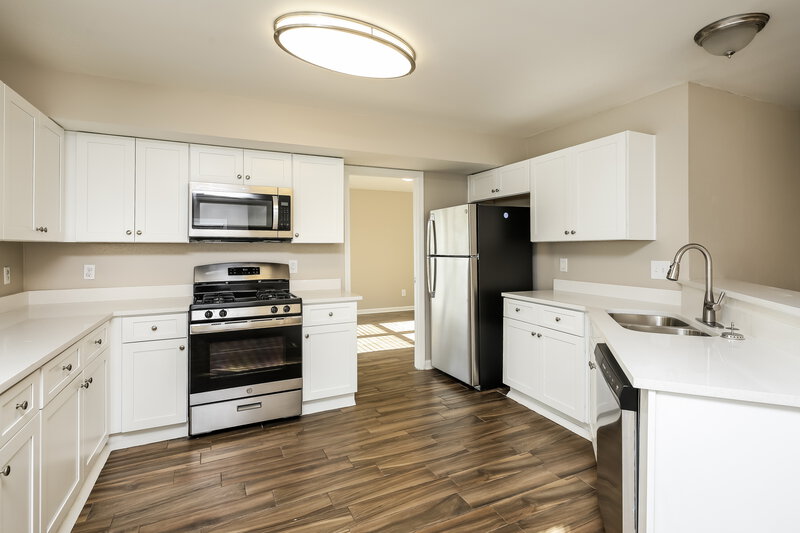 2,385/Mo, 655 Suwanee Lakes Cir Suwanee, GA 30024 Kitchen View