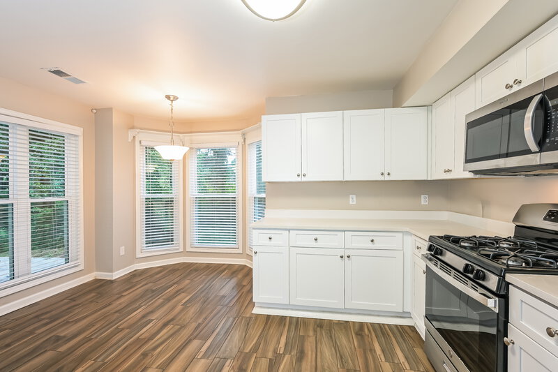 2,340/Mo, 655 Suwanee Lakes Cir Suwanee, GA 30024 Kitchen View 2
