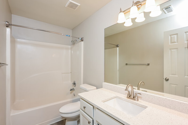 2,340/Mo, 655 Suwanee Lakes Cir Suwanee, GA 30024 Bathroom View