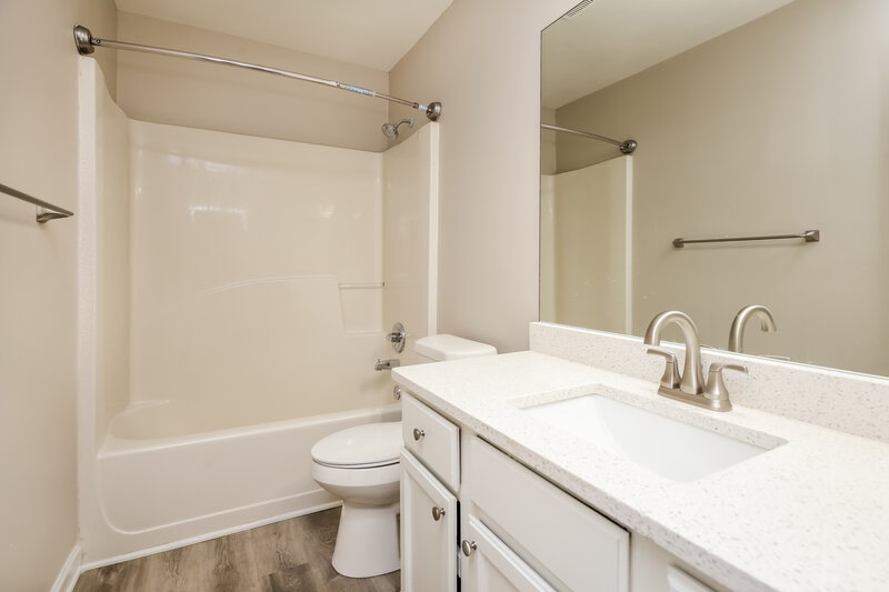 2,385/Mo, 655 Suwanee Lakes Cir Suwanee, GA 30024 Bathroom View