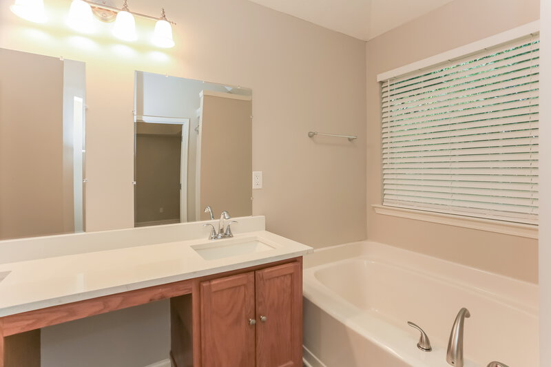 2,690/Mo, 6265 New Magnolia Pl College Park, GA 30349 Main Bathroom View