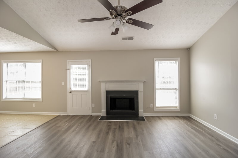 2,490/Mo, 88 Ann Cir SE Cartersville, GA 30121 Living Room View
