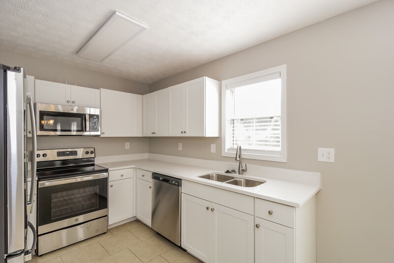 2,490/Mo, 88 Ann Cir SE Cartersville, GA 30121 Kitchen View