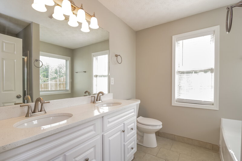 2,490/Mo, 88 Ann Cir SE Cartersville, GA 30121 Main Bathroom View