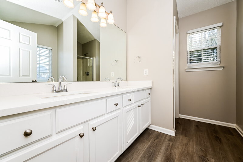 2,035/Mo, 260 Stone Ridge Way Covington, GA 30016 Main Bathroom View