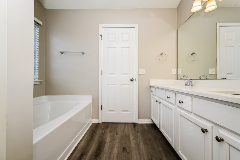 2,035/Mo, 260 Stone Ridge Way Covington, GA 30016 Main Bathroom View 2
