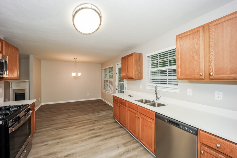 2,980/Mo, 2534 Walter Way Stockbridge, GA 30281 Kitchen View