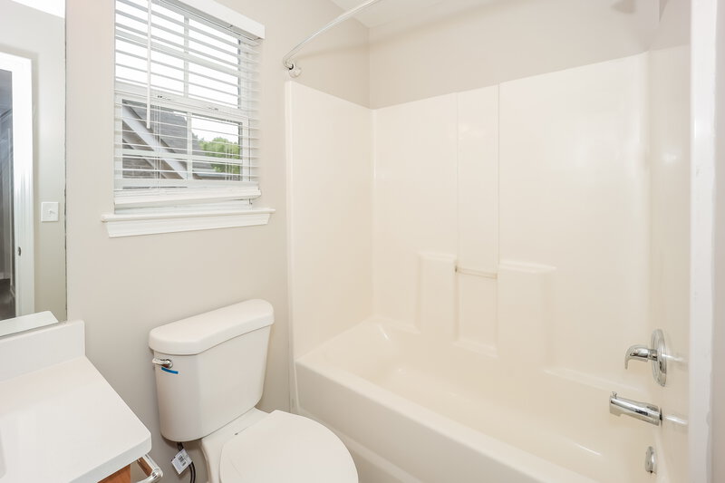 2,980/Mo, 2534 Walter Way Stockbridge, GA 30281 Bathroom View