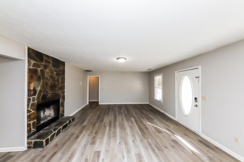 1,725/Mo, 350 Anna Ave Palmetto, GA 30268 Living Room View 2