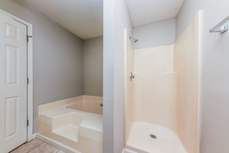 1,725/Mo, 350 Anna Ave Palmetto, GA 30268 Main Bathroom View 2