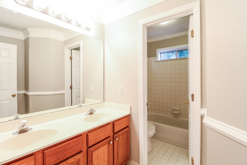 2,130/Mo, 1106 Short Line Ct Lawrenceville, GA 30043 Bathroom View
