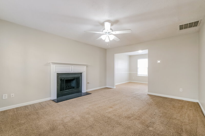 2,105/Mo, 1405 Buckingham Pl Stockbridge, GA 30281 Living Room View 2