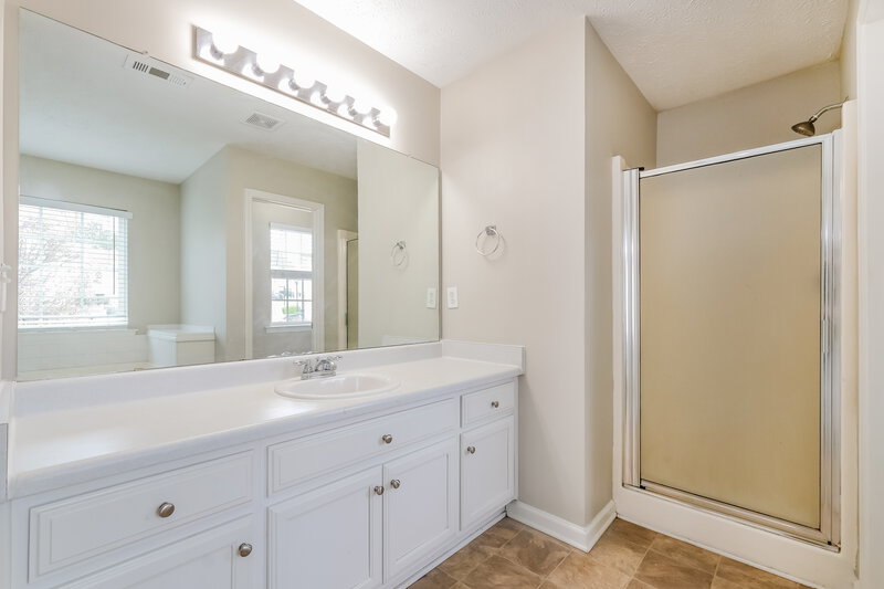 2,105/Mo, 1405 Buckingham Pl Stockbridge, GA 30281 Main Bathroom View