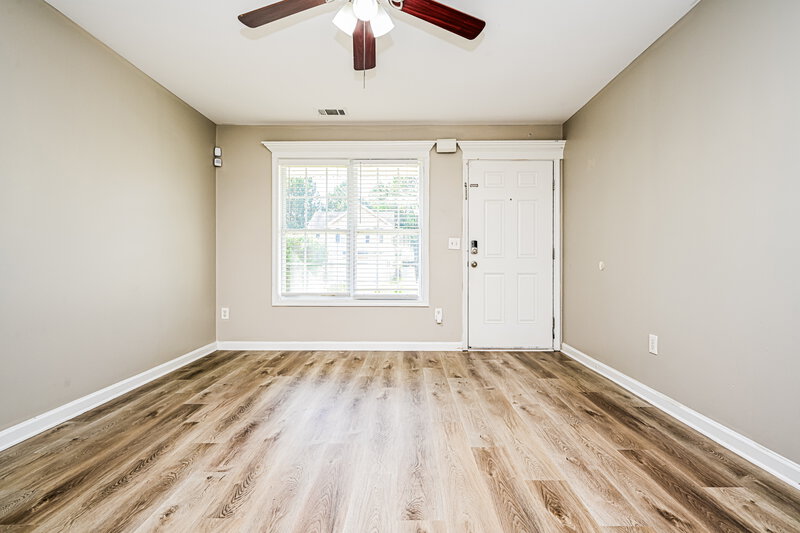 1,895/Mo, 5792 Castlebrook Dr Douglasville, GA 30134 Living Room View