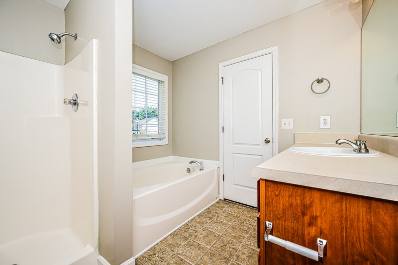 1,895/Mo, 5792 Castlebrook Dr Douglasville, GA 30134 Main Bathroom View 2