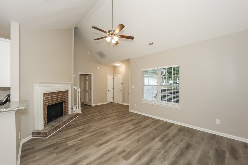 2,140/Mo, 542 N Fairfield Dr Peachtree City, GA 30269 Living Room View 3