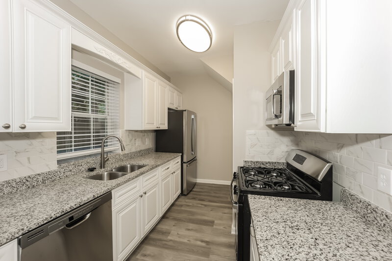 2,140/Mo, 542 N Fairfield Dr Peachtree City, GA 30269 Kitchen View