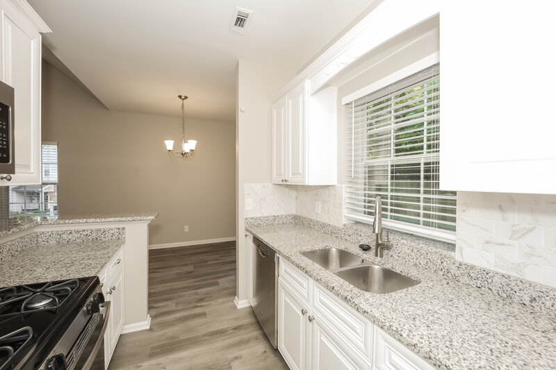 2,140/Mo, 542 N Fairfield Dr Peachtree City, GA 30269 Kitchen View 2