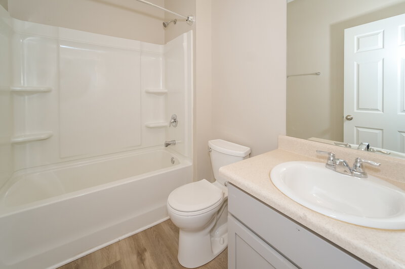 2,400/Mo, 3721 Hampshire Walk SW Atlanta, GA 30331 Bathroom View 2