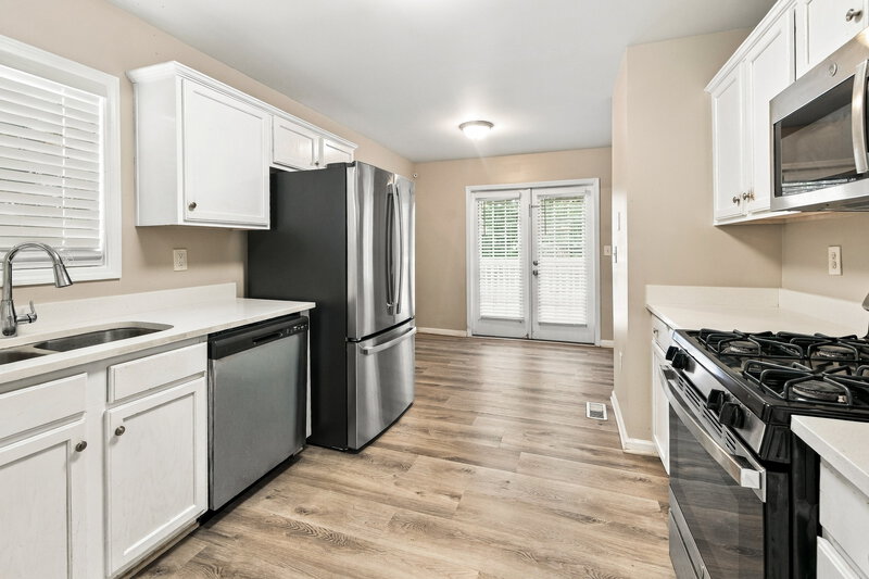 1,950/Mo, 6401 Harvester Cir Douglasville, GA 30134 Kitchen View 2