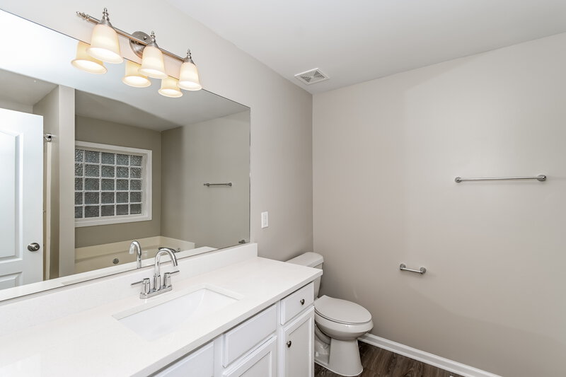 1,850/Mo, 6401 Harvester Cir Douglasville, GA 30134 Main Bathroom View